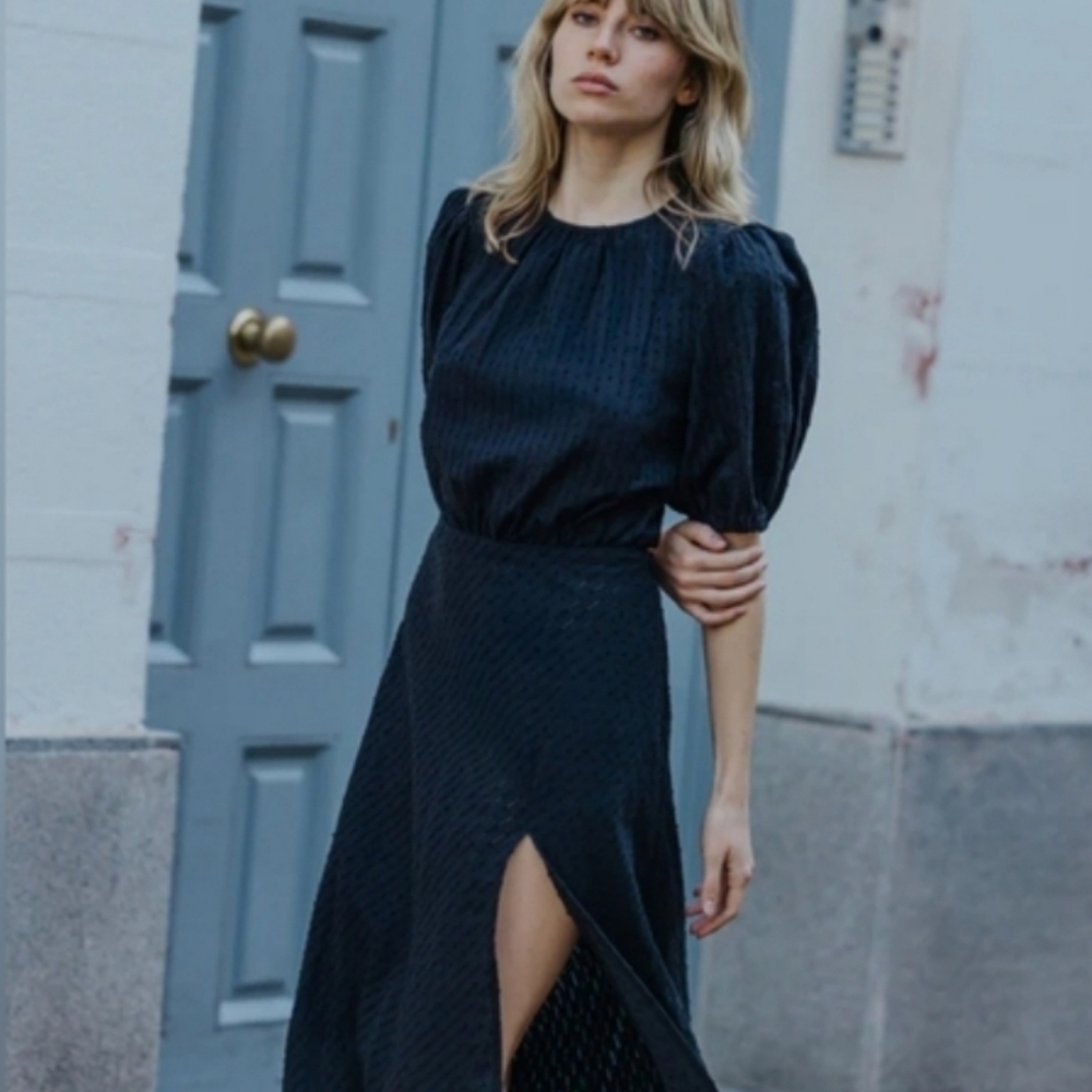 NWOT Chic Black Open-Back Dress